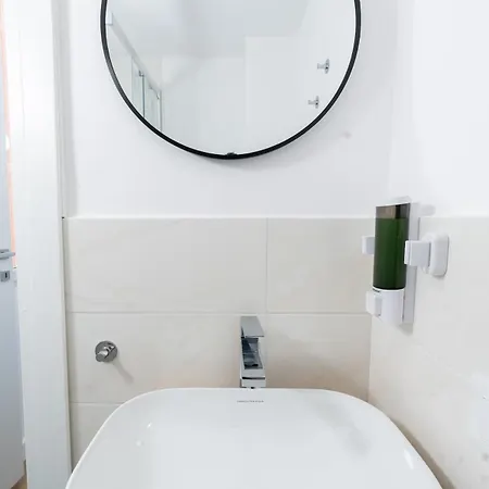 Cozy Apartment Near Termini Station Рим