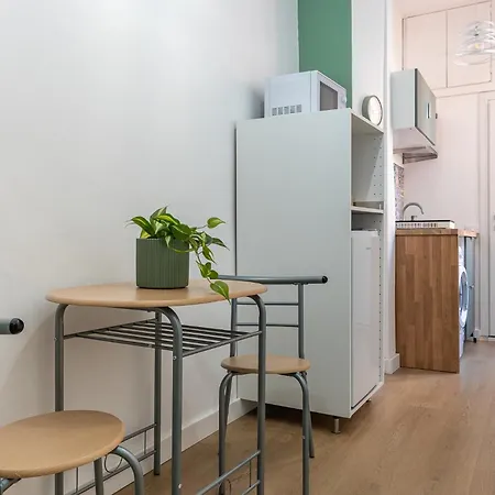 Cozy Apartment-20 Minutes Walk To The Colosseum * Rome