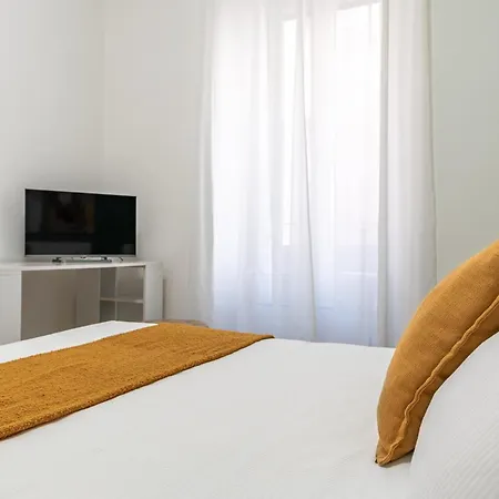 Cozy Apartment-20 Minutes Walk To The Colosseum Apartment *