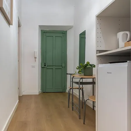 Cozy Apartment-20 Minutes Walk To The Colosseum * Rome